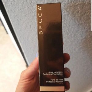 Becca Luminous foundation